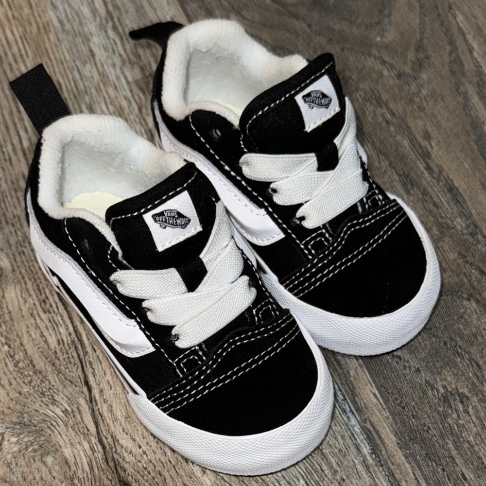Vans Knu School Black and White Sneakers Sz 5C